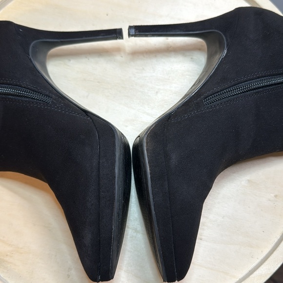 Jennifer Lopez Black Slouch Pointy Toe Ankle Bootie Size 6.5 - Picture 8 of 9